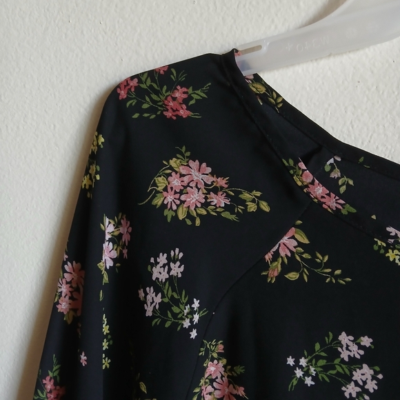 Papermoon Hi-low Floral Blouse Size Medium top - Picture 5 of 9